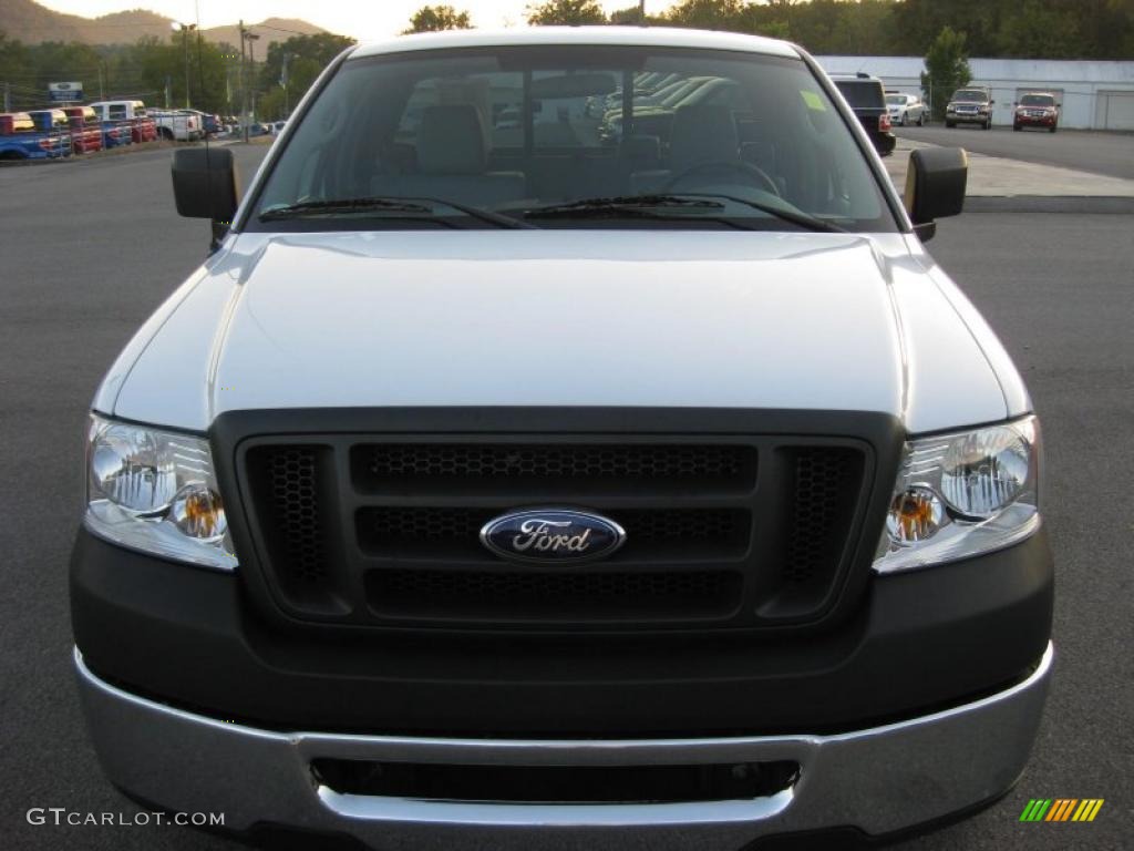 2006 F150 XL Regular Cab - Oxford White / Medium Flint photo #3