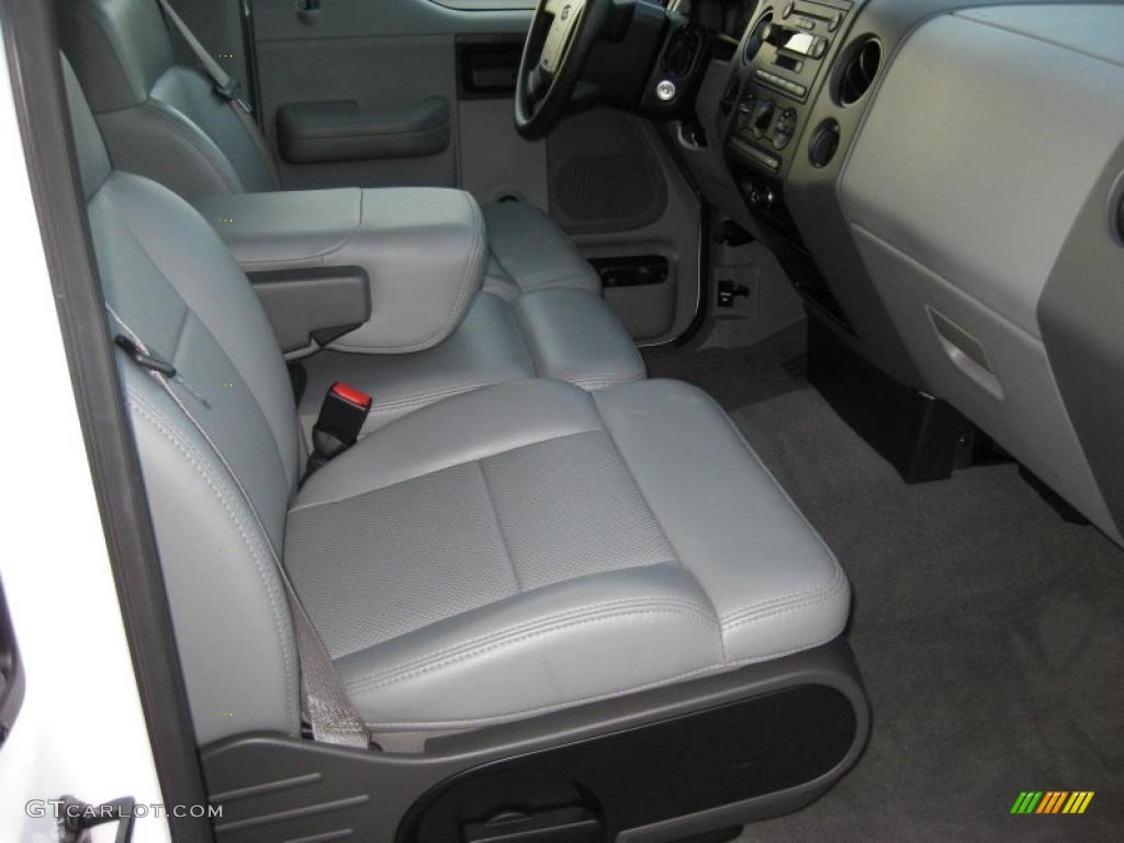 2006 F150 XL Regular Cab - Oxford White / Medium Flint photo #17