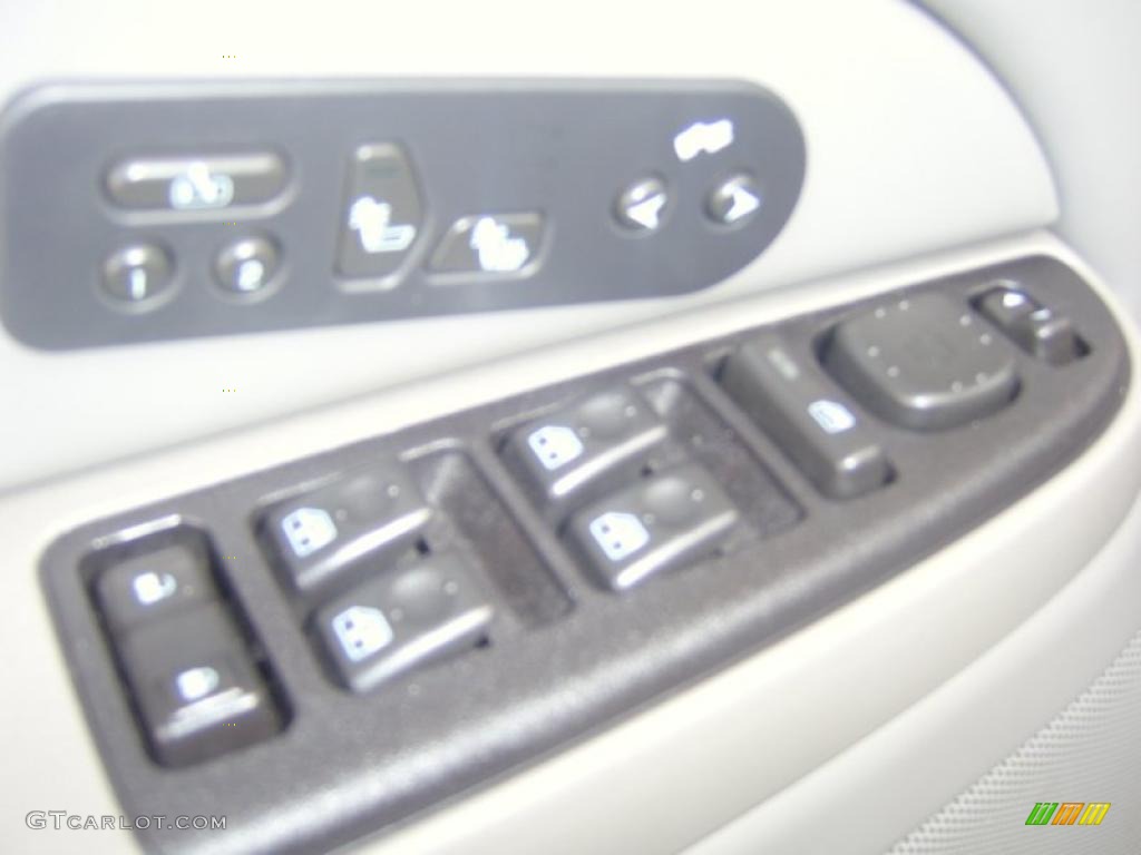 2005 Suburban 1500 LS 4x4 - Dark Gray Metallic / Tan/Neutral photo #24