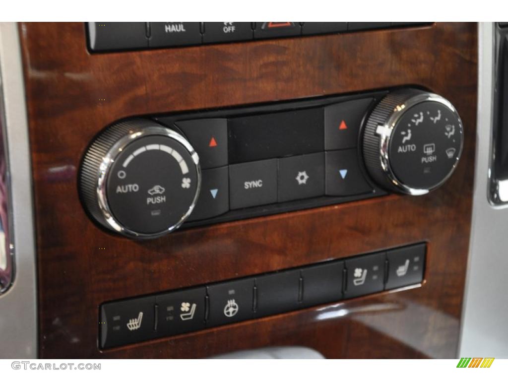 2011 Ram 1500 Laramie Crew Cab - Hunter Green Pearl / Light Pebble Beige/Bark Brown photo #16