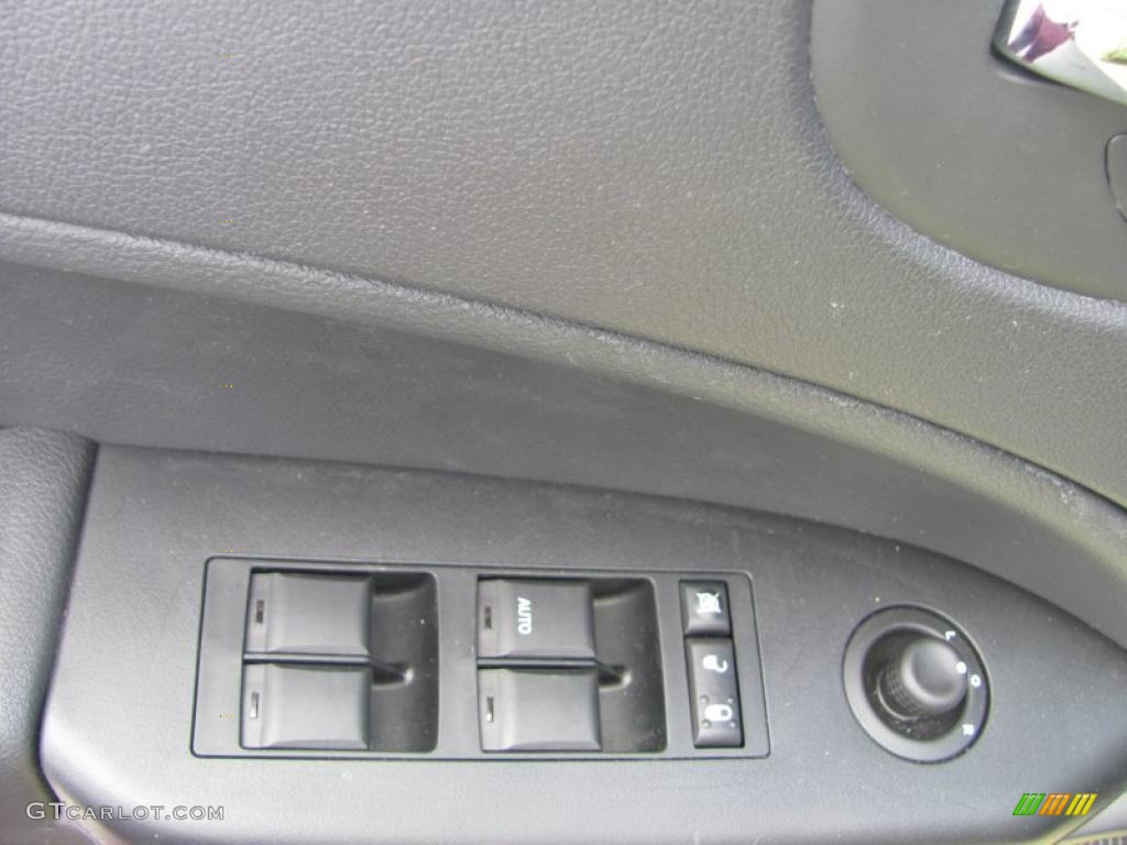 2010 Caliber SXT - Optic Green Metallic / Dark Slate Gray photo #15