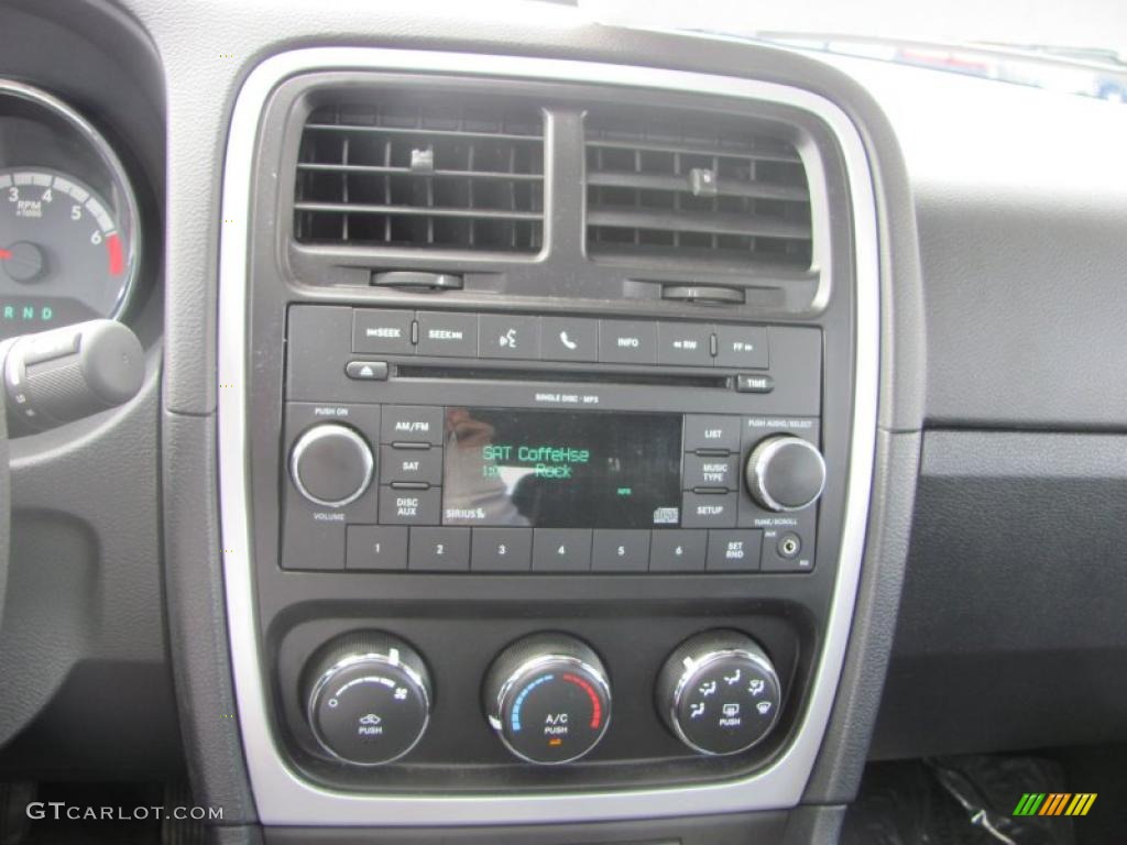 2010 Caliber SXT - Optic Green Metallic / Dark Slate Gray photo #18