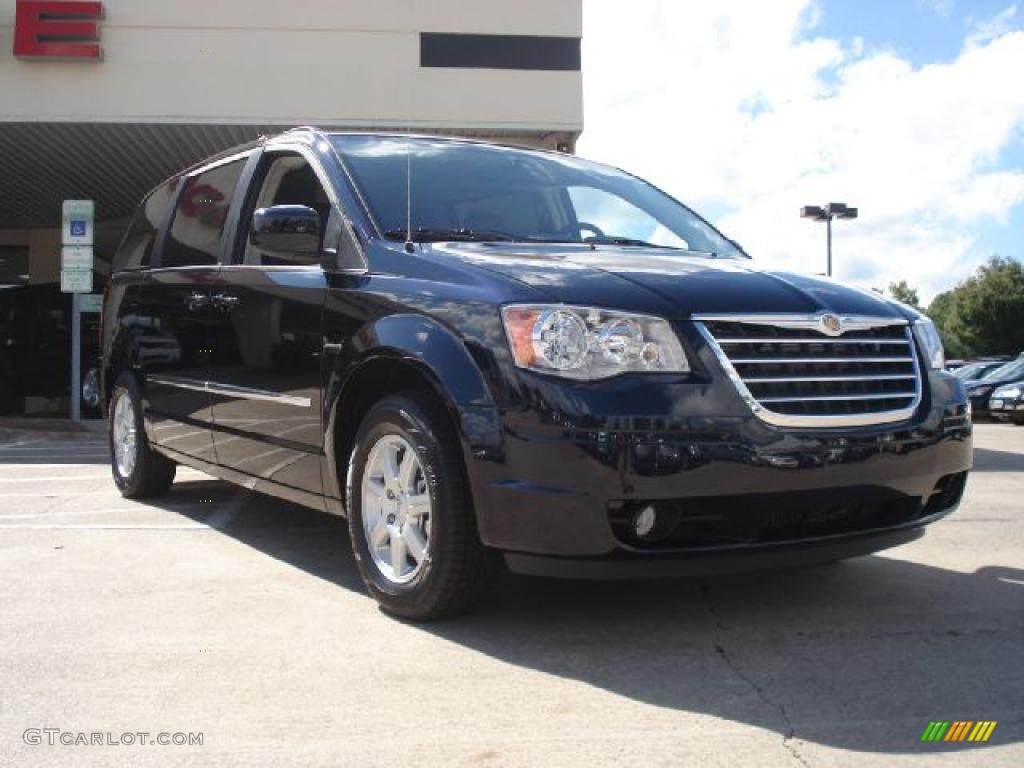 2010 Town & Country Touring - Blackberry Pearl / Dark Slate Gray photo #1