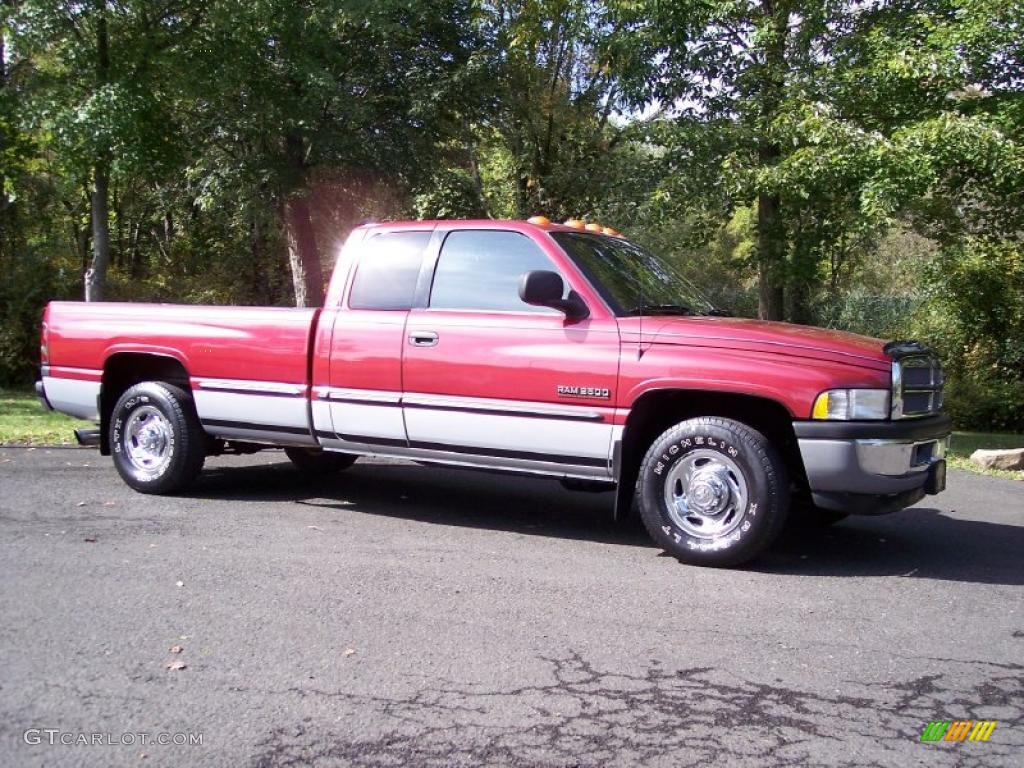 1999 Ram 2500 Laramie Extended Cab - Red Metallic / Mist Gray photo #12