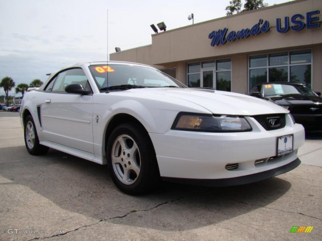 2002 Mustang V6 Convertible - Oxford White / Medium Graphite photo #2