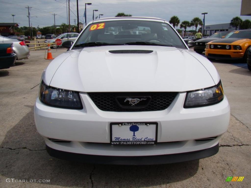 2002 Mustang V6 Convertible - Oxford White / Medium Graphite photo #3