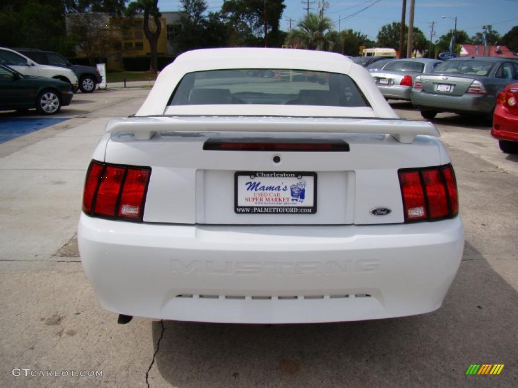 2002 Mustang V6 Convertible - Oxford White / Medium Graphite photo #7