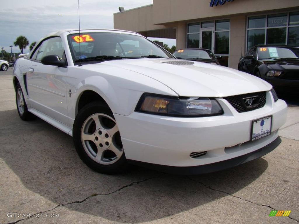 2002 Mustang V6 Convertible - Oxford White / Medium Graphite photo #26