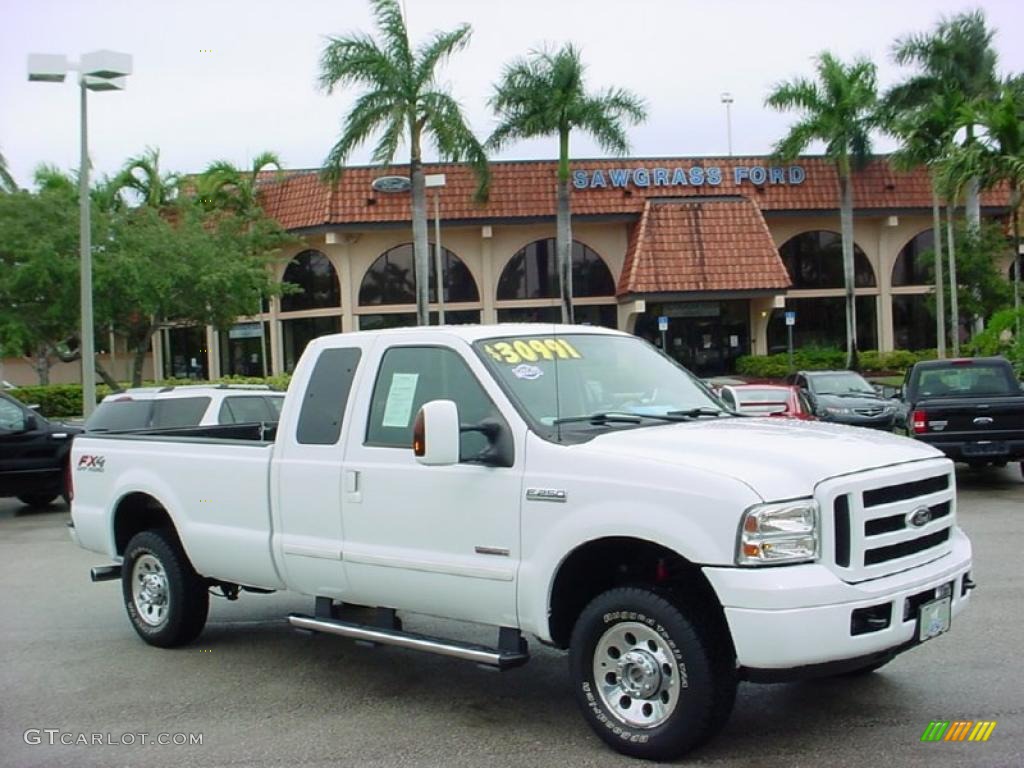 2007 F250 Super Duty FX4 SuperCab 4x4 - Oxford White Clearcoat / Black Leather photo #1