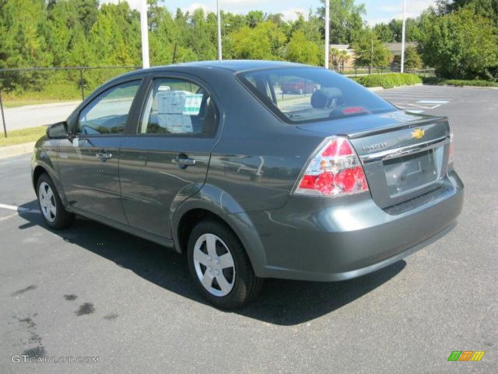 2010 Aveo LT Sedan - Wintergreen / Charcoal photo #3