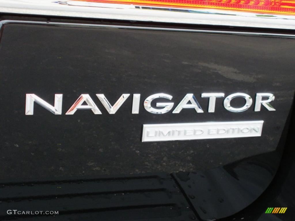 2011 Navigator 4x2 - Tuxedo Black Metallic / Canyon/Black photo #4
