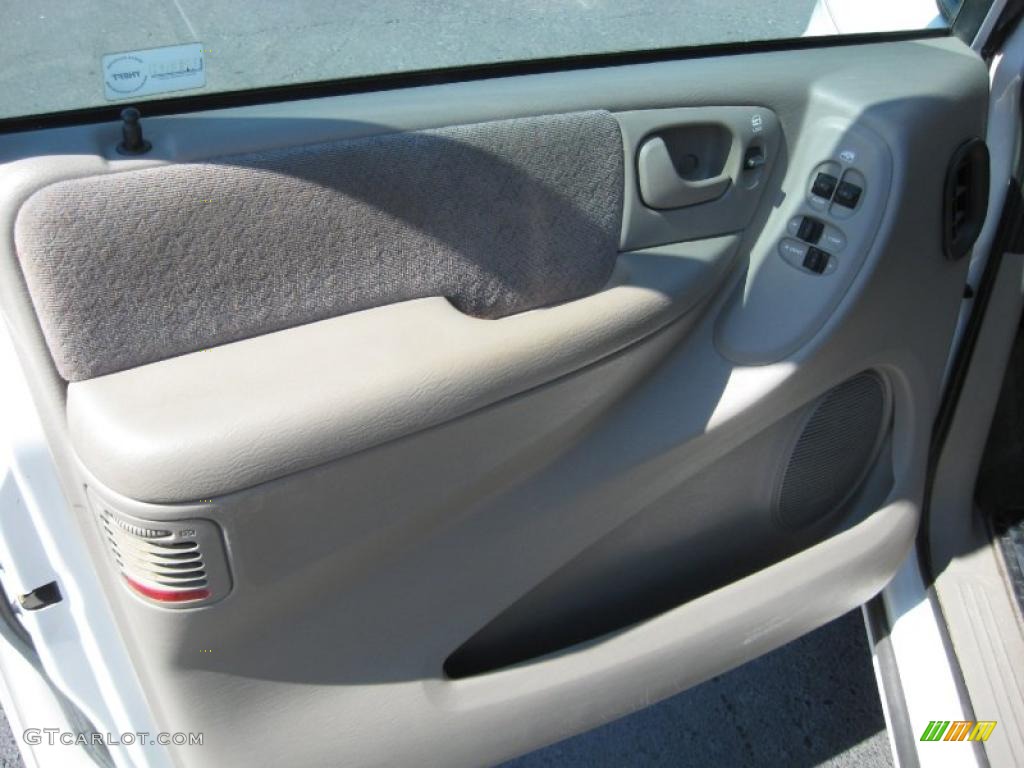 2001 Voyager LX - Stone White / Taupe photo #8
