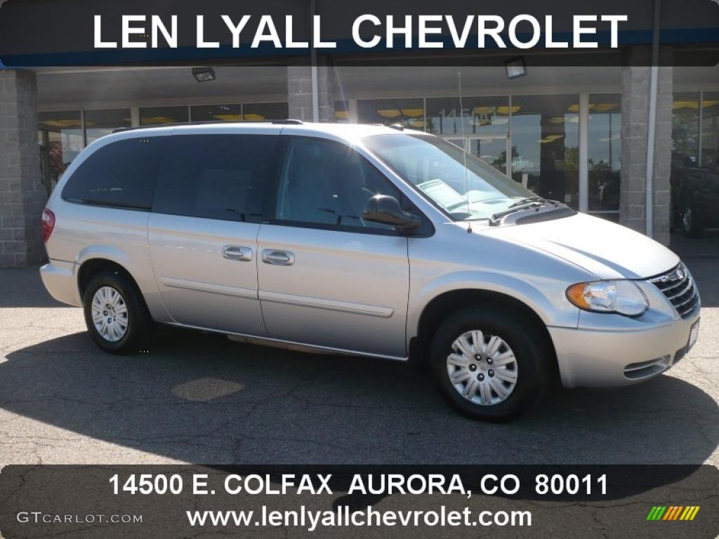 Bright Silver Metallic Chrysler Town & Country