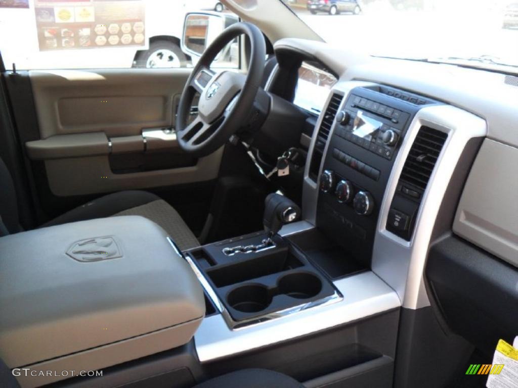 2011 Ram 1500 Big Horn Crew Cab - Bright Silver Metallic / Dark Slate Gray/Medium Graystone photo #20