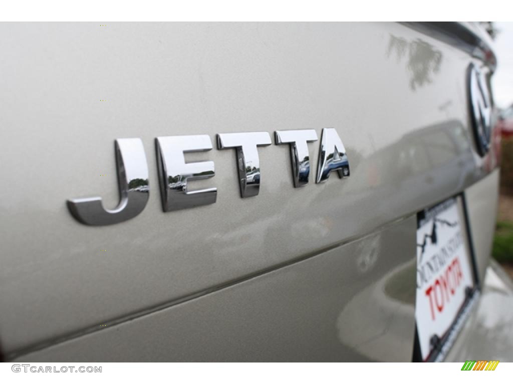 2005 Jetta GL Sedan - Wheat Beige Metallic / Pure Beige photo #27