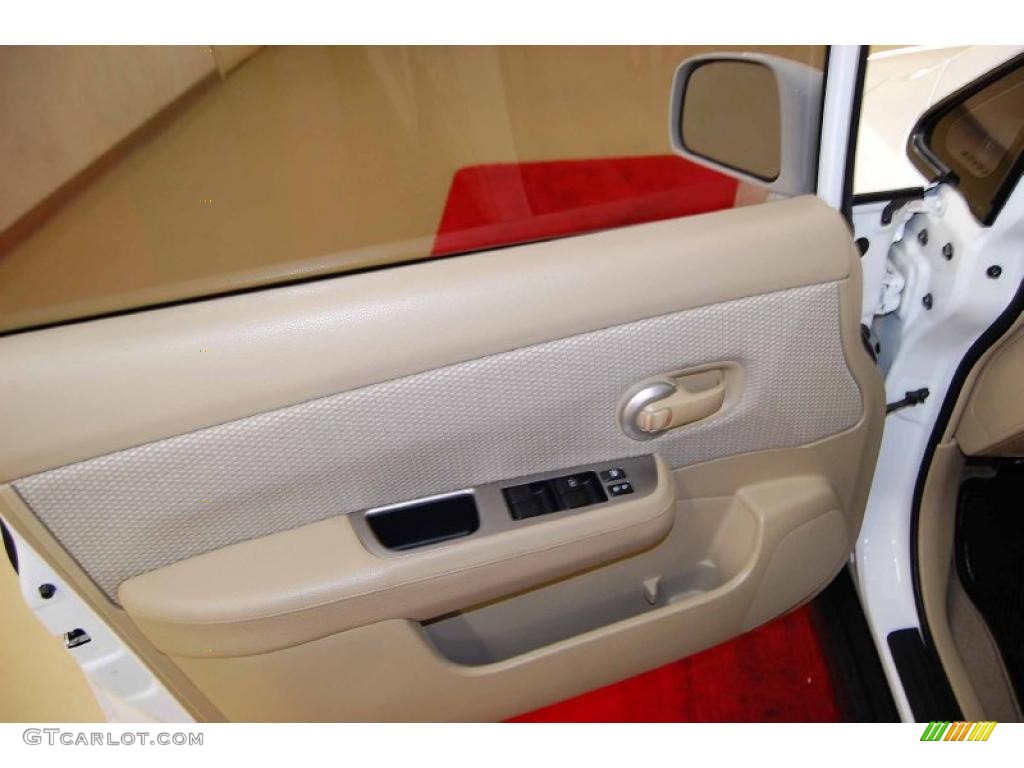 2008 Versa 1.8 SL Hatchback - Fresh Powder White / Beige photo #9