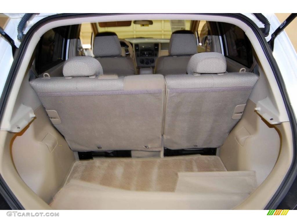 2008 Versa 1.8 SL Hatchback - Fresh Powder White / Beige photo #16