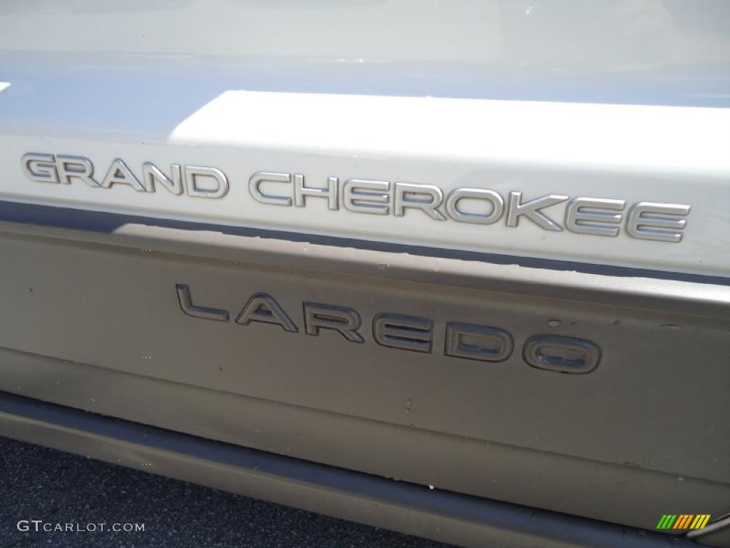 2004 Grand Cherokee Laredo - Stone White / Dark Slate Gray photo #15