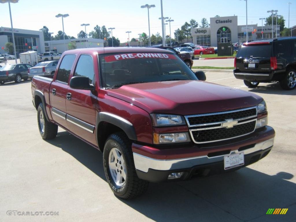 2006 Silverado 1500 LT Crew Cab 4x4 - Sport Red Metallic / Tan photo #7