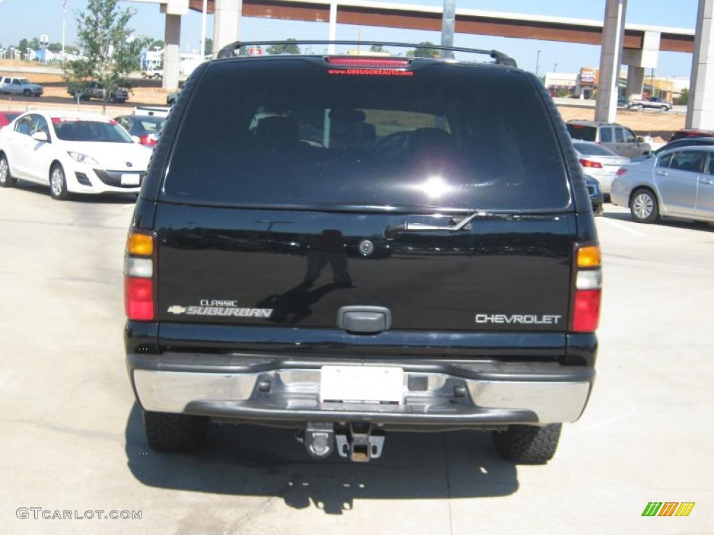 2005 Suburban 1500 LS 4x4 - Black / Gray/Dark Charcoal photo #4