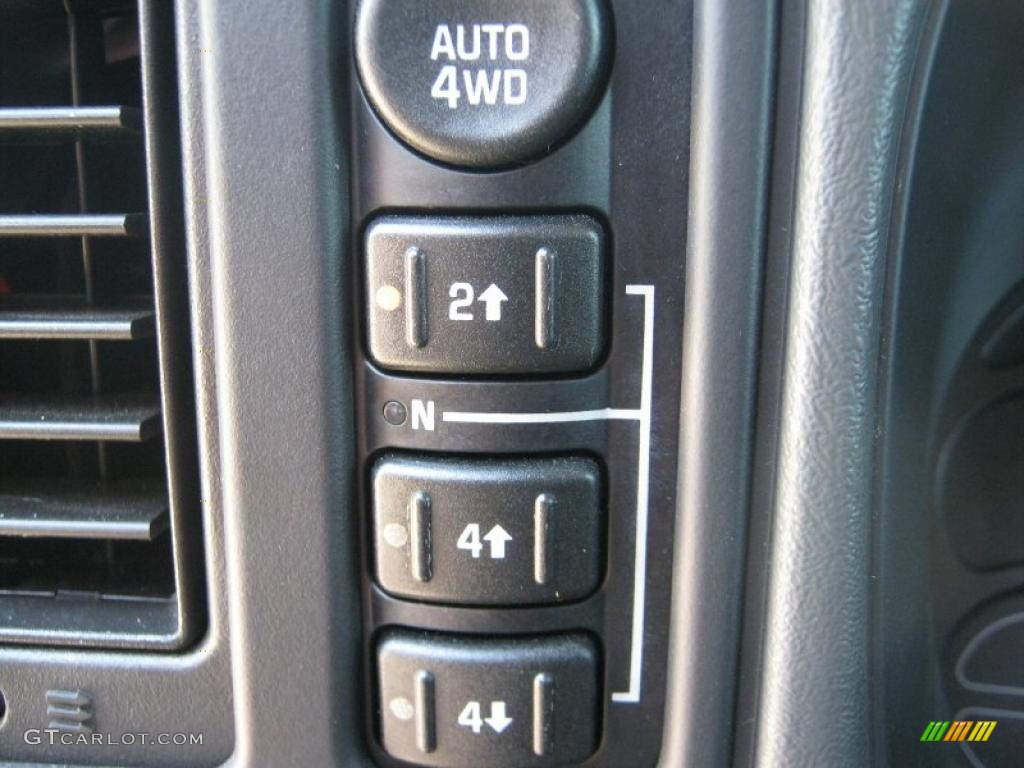 2005 Suburban 1500 LS 4x4 - Black / Gray/Dark Charcoal photo #13