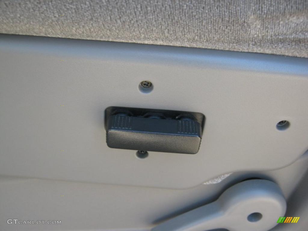 2005 Suburban 1500 LS 4x4 - Black / Gray/Dark Charcoal photo #15