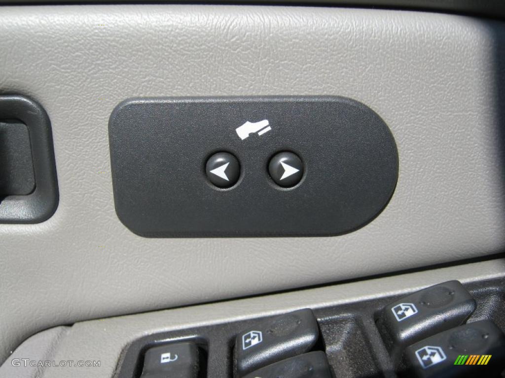 2005 Suburban 1500 LS 4x4 - Black / Gray/Dark Charcoal photo #20