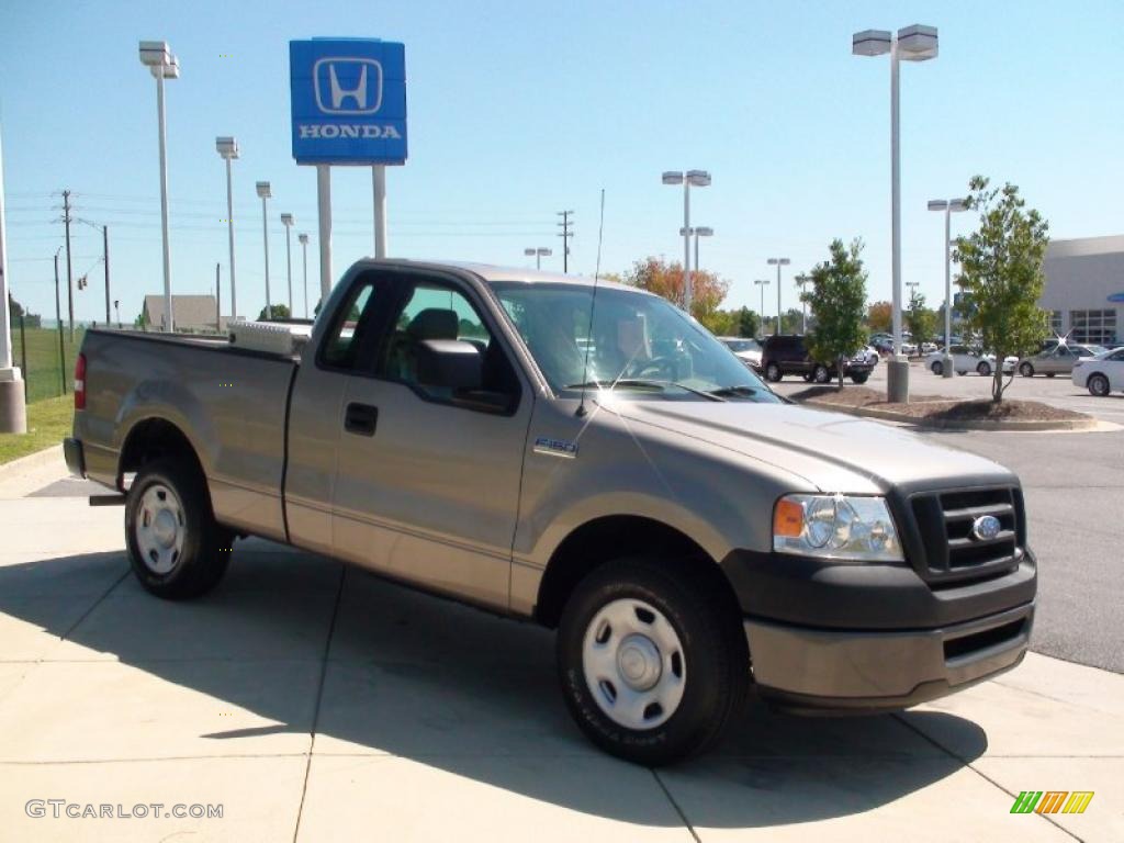 2006 F150 XL Regular Cab - Arizona Beige Metallic / Tan photo #3