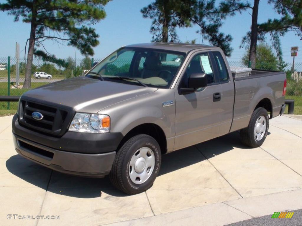 2006 F150 XL Regular Cab - Arizona Beige Metallic / Tan photo #12