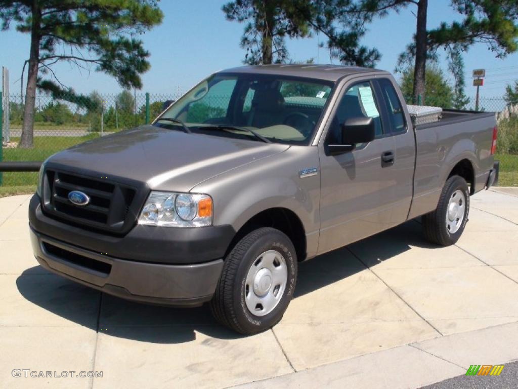2006 F150 XL Regular Cab - Arizona Beige Metallic / Tan photo #13