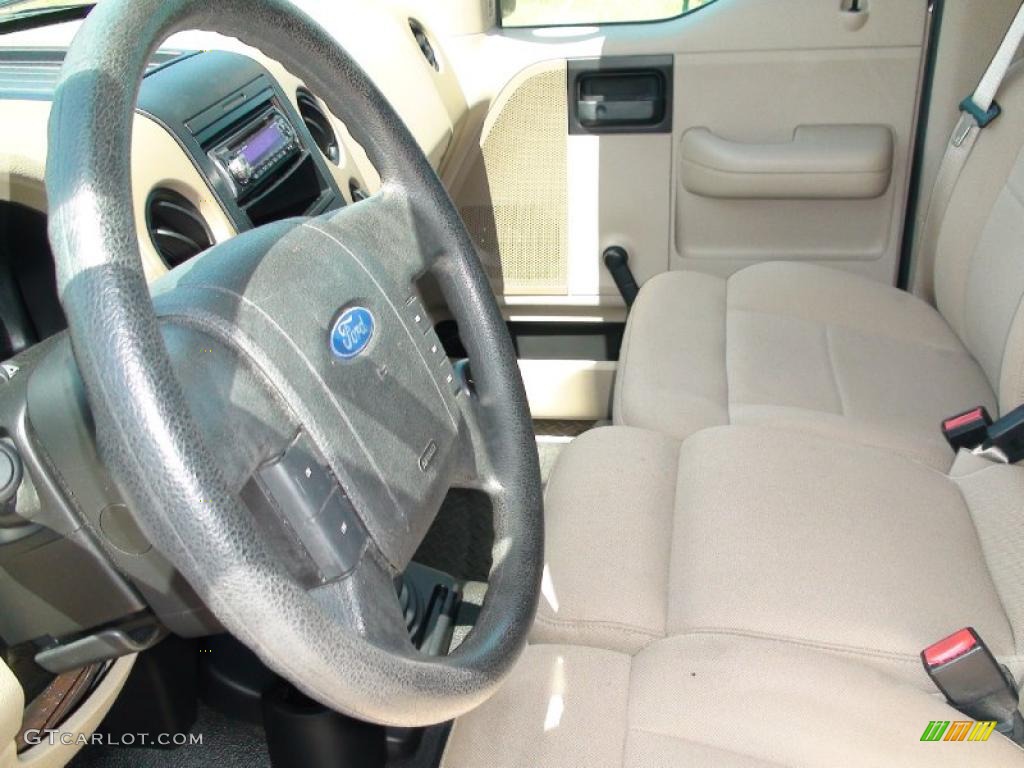 2006 F150 XL Regular Cab - Arizona Beige Metallic / Tan photo #15