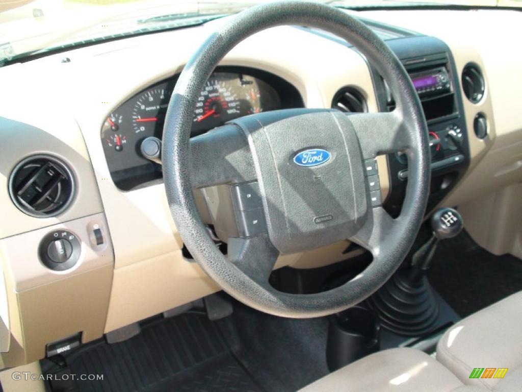 2006 F150 XL Regular Cab - Arizona Beige Metallic / Tan photo #16