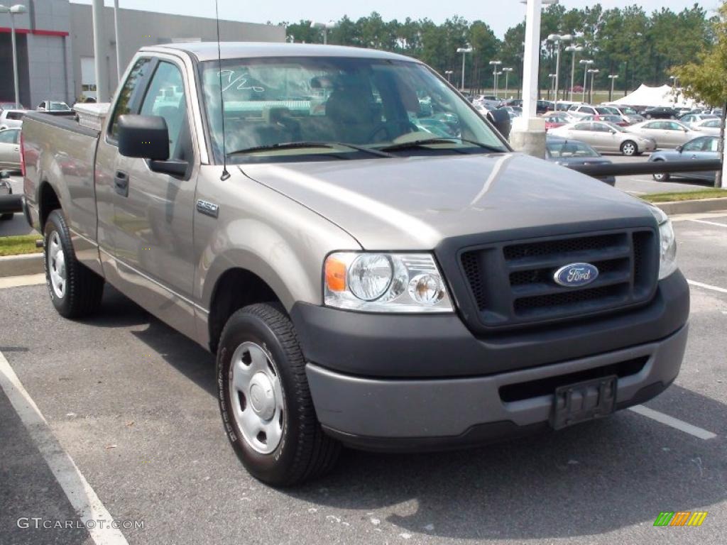 2006 F150 XL Regular Cab - Arizona Beige Metallic / Tan photo #35