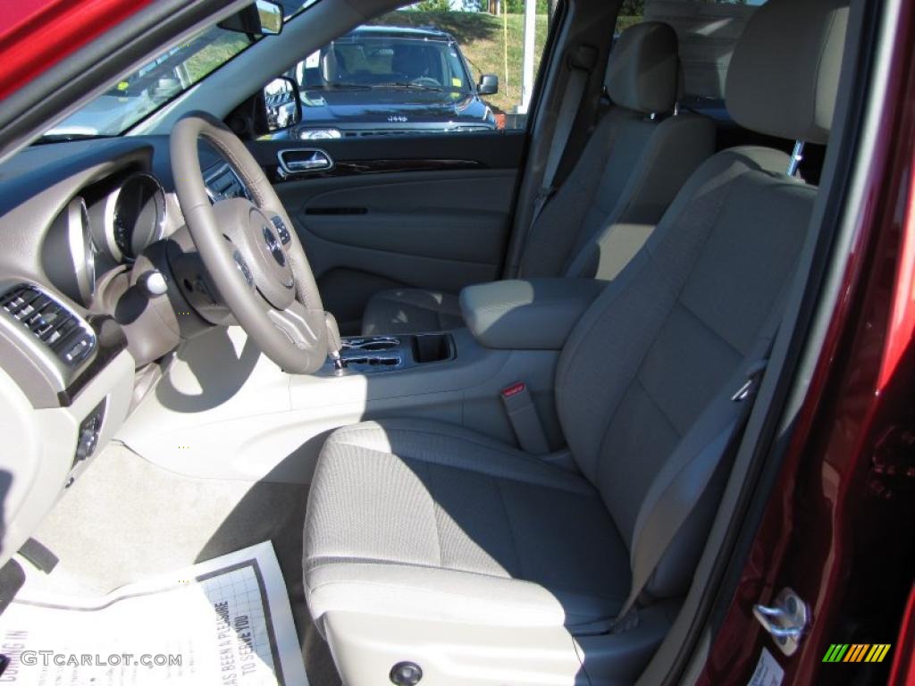 2011 Grand Cherokee Laredo - Inferno Red Crystal Pearl / Dark Graystone/Medium Graystone photo #6