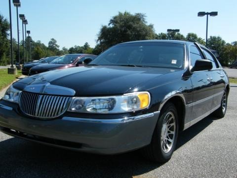 2000 Lincoln Town Car Congressional Town Sedan Data, Info and Specs