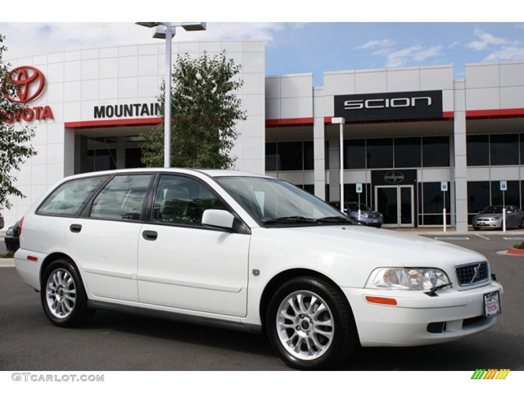 2004 V40  - White / Taupe/Light Taupe photo #1
