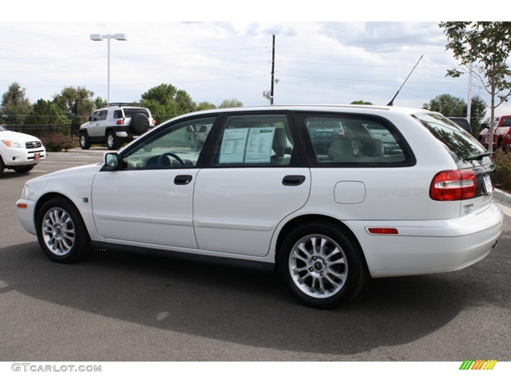 2004 V40  - White / Taupe/Light Taupe photo #4