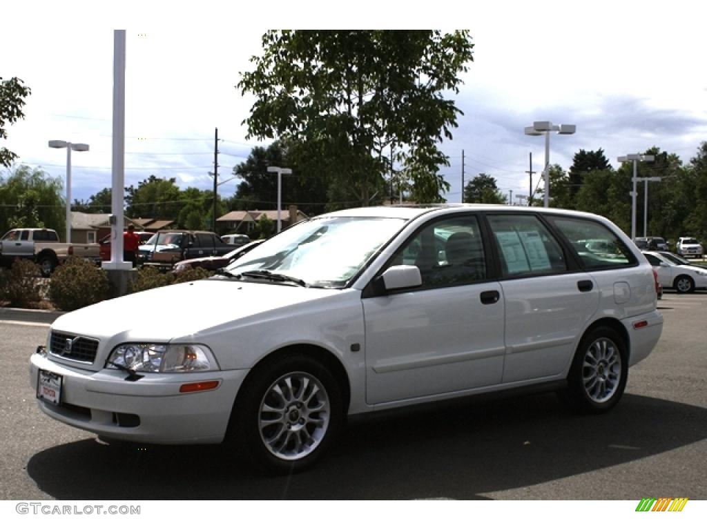 2004 V40  - White / Taupe/Light Taupe photo #5