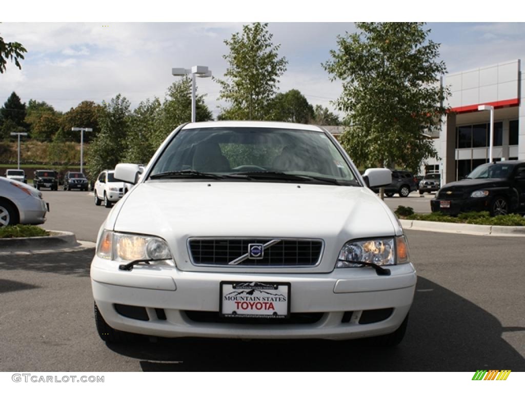 2004 V40  - White / Taupe/Light Taupe photo #6