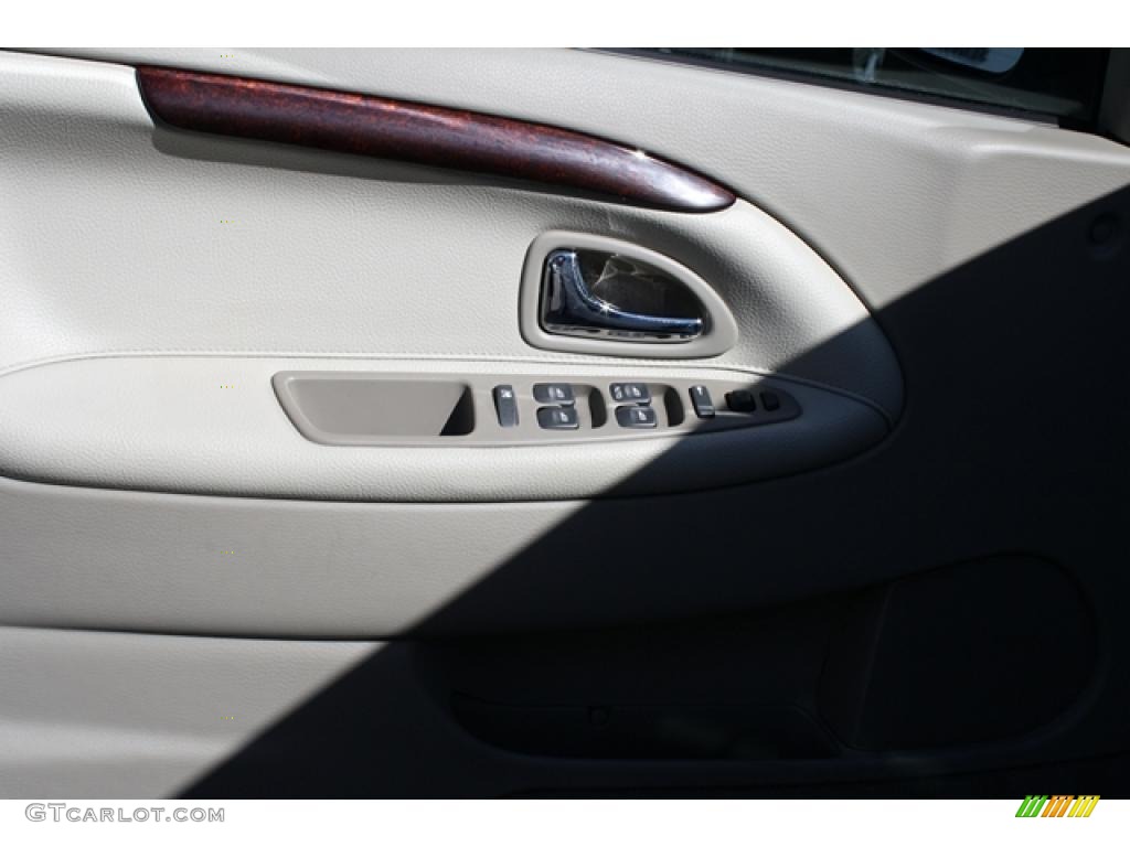 2004 V40  - White / Taupe/Light Taupe photo #7