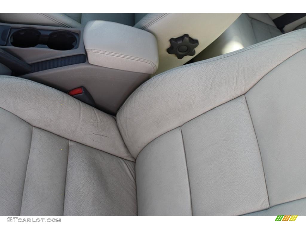 2004 V40  - White / Taupe/Light Taupe photo #9
