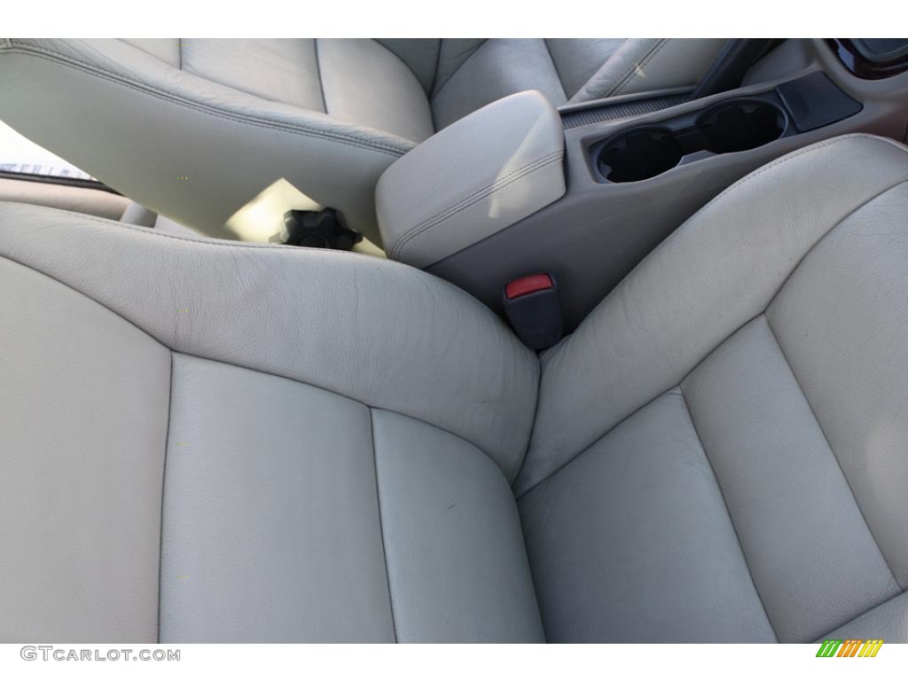 2004 V40  - White / Taupe/Light Taupe photo #10