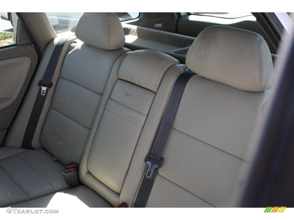 2004 V40  - White / Taupe/Light Taupe photo #12