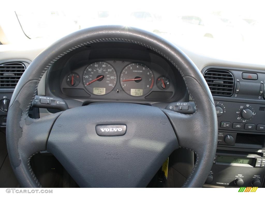 2004 V40  - White / Taupe/Light Taupe photo #16