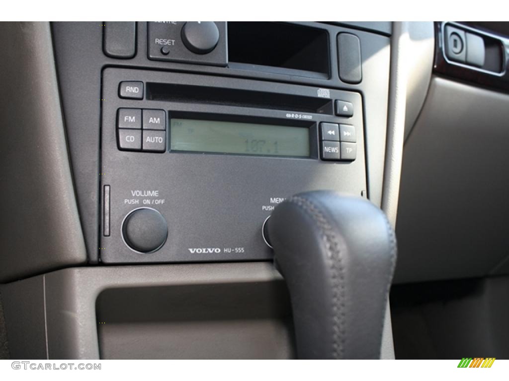 2004 V40  - White / Taupe/Light Taupe photo #18