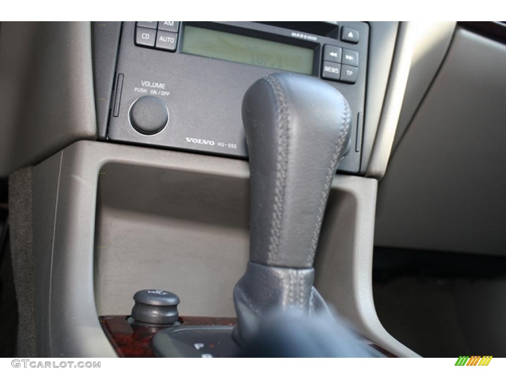 2004 V40  - White / Taupe/Light Taupe photo #19