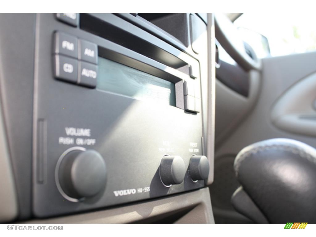 2004 V40  - White / Taupe/Light Taupe photo #20