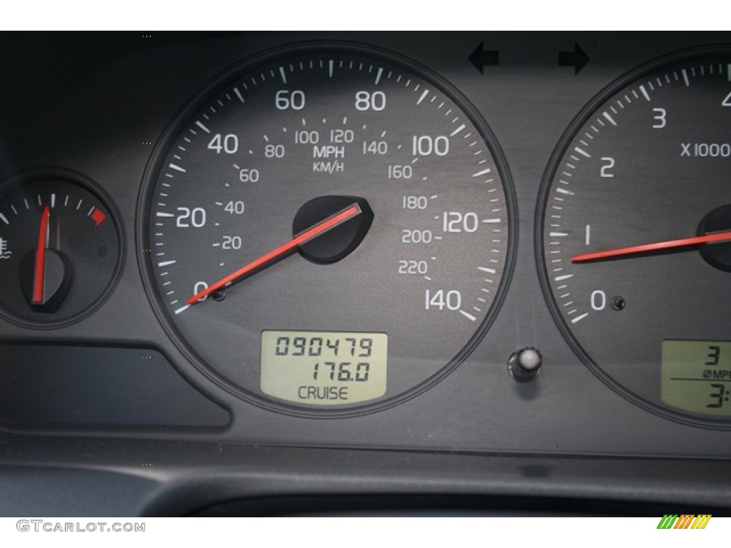 2004 V40  - White / Taupe/Light Taupe photo #23