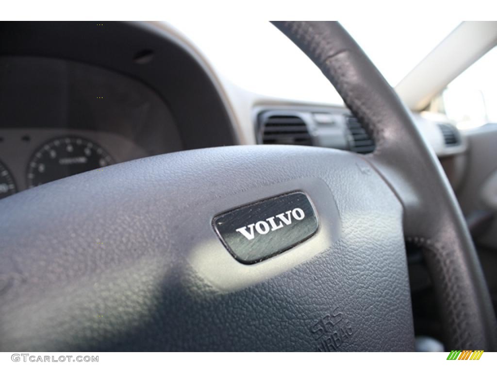 2004 V40  - White / Taupe/Light Taupe photo #25