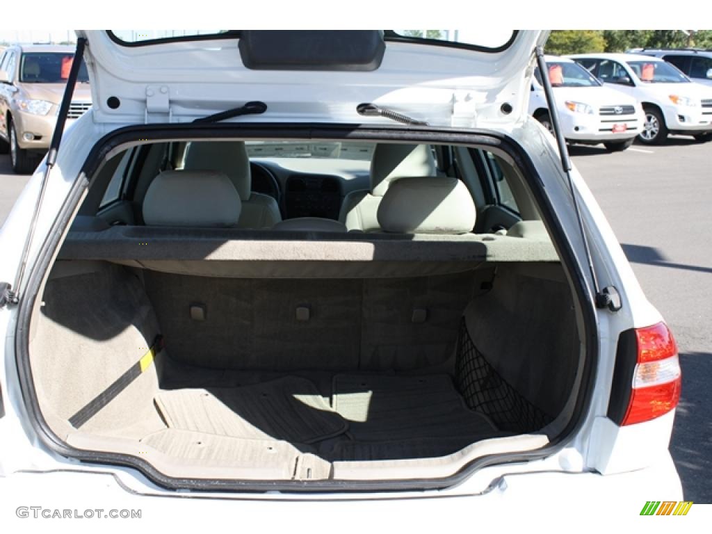 2004 V40  - White / Taupe/Light Taupe photo #26